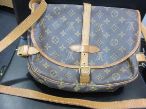 ヴィトンモノグラムソミュール