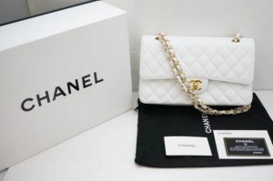 シャネル マトラッセ キャビアスキン 白