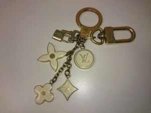 LVキーホルダー お買取しました。大吉岩出店