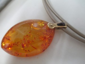 琥珀のネックレスお買取しました、大吉稲毛店です。