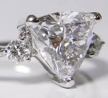 ダイヤモンドの無料査定なら大吉津田沼店へ