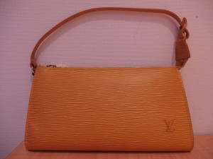 関内伊勢佐木町の大吉です。アクセポをお買取りいたしました。