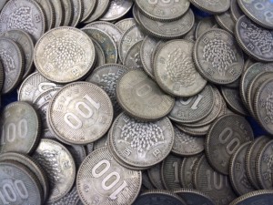 大吉 調布店で100円(銀貨)を買取ました