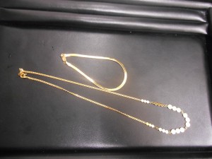 八尾店で買取した金(ネックレス)金(ブレスレット)金(貴金属)です。JR八尾駅1分(隣駅 久宝寺駅と志紀駅)