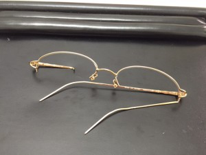 金ぶちメガネ