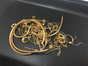 壊れたネックレスやピアスのお買取は大吉長崎屋小樽店にお任せ