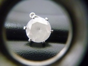 珍しいダイヤモンドが持ち込まれました。買取り専門店大吉リーベル王寺店