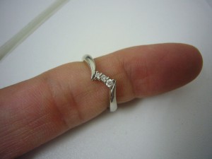 関内伊勢佐木町の大吉です。ダイヤリングをお買取りいたしました。