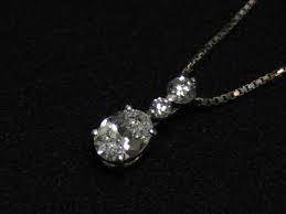 オーバルカットのダイヤです。