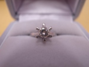 立て爪ダイヤリング