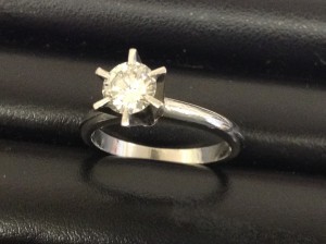 立て爪ダイヤを今のうちに高価買取！大吉西院店でお待ちしてます！