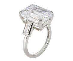 ダイヤモンドの買取は大吉国立店にお任せ下さい