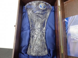 ボヘミアガラスの花瓶をお買取り致しました大吉鶴見店です。