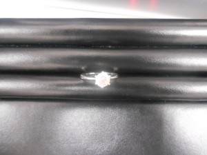 八尾店で買取させて頂いたダイヤです。立て詰めダイヤモンド指輪