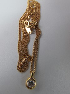 小さなダイヤもしっかりとお値段を付けます。ダイヤの買取なら天満の大吉天神橋筋商店街店で!