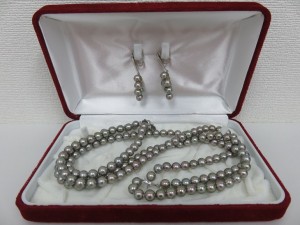 池田市のお客様からブラックパールを買取致しました。大吉池田店です。