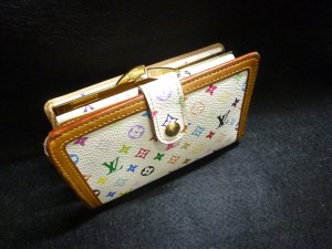 ルイヴィトン マルチカラーブロンホワイトお財布お買取りしました。大吉リーベル王寺店です。