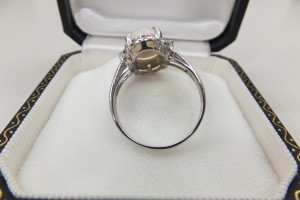 貴金属プラチナダイヤジュエリーリングオパール付