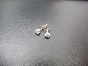 ダイヤモンドのピアスをお買取り致しました大吉鶴見店です。