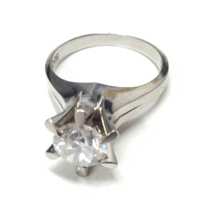 ダイヤを売りたい方、千葉市にある大吉稲毛店にお任せ下さい