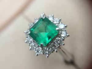 貴金属エメラルドリングダイヤ付リングジュエリー