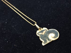 怪しい猫の金のネックレスも買取専門店大吉沖縄北谷店なら高価買取！金は売るなら今！