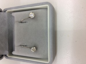 ブランドピアスダイヤ付プラチナ台