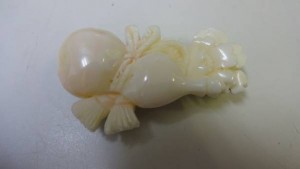 サンゴ　帯留め