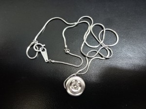 プラチナ製のダイヤ付ネックレスになります