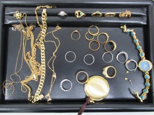 大吉小山店で買取した貴金属の画像です