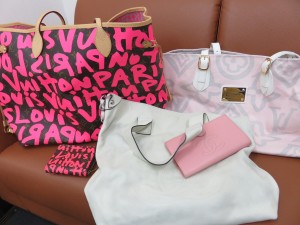 シャネル　ルイヴィトンブランドのバックや財布をお買取りさせて頂きました。