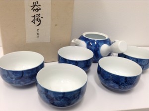 有田焼の茶器も買取ます。大吉ガーデンモール木津川店へお持ちください。