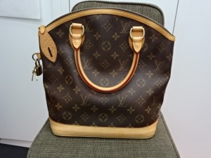 大吉 調布店でヴィトン（LV）のバッグを買取致しました。