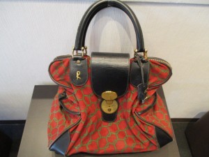 ブランドを買取る、大吉 松戸店です。ブランド以外にも金、プラチナ、銀、貴金属、古銭、時計、ダイヤモンド、切手、金券、カメラ、携帯、テレカ等等幅広くお買取しているのが大吉松戸店。「ブランド」「買取」「松戸」で検索