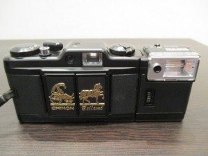 カメラを買取る、大吉　松戸店です。カメラ以外にも金、プラチナ、銀、貴金属、古銭、時計、ダイヤモンド、切手、金券、テレカ、携帯、カメラ等等幅広くお買取しているのが大吉松戸店。「カメラ」「買取」「松戸」で検索