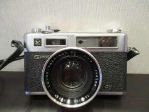 カメラを買取る、大吉　松戸店です。当店ではカメラ以外にも金、プラチナ、銀、貴金属、古銭、時計、ダイヤモンド、切手、金券、テレカ、携帯、カメラ等等幅広くお買取しています。