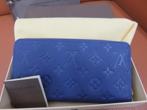 ブランド未使用の財布お持ち頂きました。