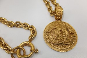 ブランドCHANELシャネル金色ネックレス