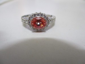 プラチナを買取る、大吉 松戸店です。プラチナ以外にもダイヤモンド、色石、金、銀、古銭、時計、ブランド、切手、金券、カメラ、携帯、テレカ等等幅広くお買取しているのが大吉松戸店。「プラチナ」「買取」「松戸」で検索