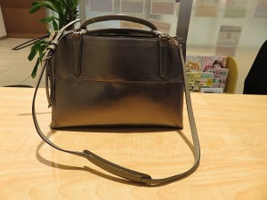 コーチの限定版のバックです。リサイクルで”エコ”しています。