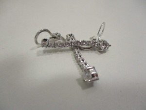 ダイヤを買取る、大吉　松戸店です。ダイヤモンド以外にも金、プラチナ、銀、貴金属、古銭、時計、ブランド、切手、金券、カメラ、携帯、テレカ等等幅広くお買取しているのが大吉松戸店です。「ダイヤ」「買取」「松戸」で検索