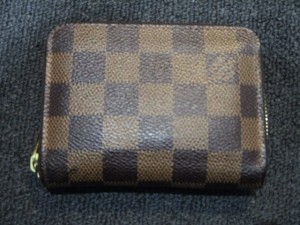 松江市のお客様からヴィトンのコインケースを買取致しました。