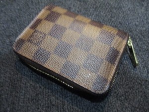 松江市のお客様からヴィトンのコインケースを買取致しました。