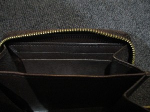 松江市のお客様からヴィトンのコインケースを買取致しました。