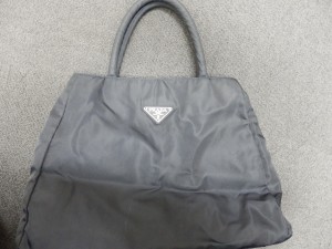 PRADA(プラダ)を中央区のお客様より買取ました。七隈四ツ角店(城南区)