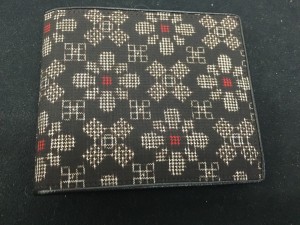 大島紬の財布を買取りました沖縄市にある大吉胡屋店です!
