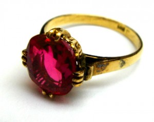 宝石(ルビー)のK18リング(金)を大野城のお客様より買取致しました。大吉七隈店(福岡)