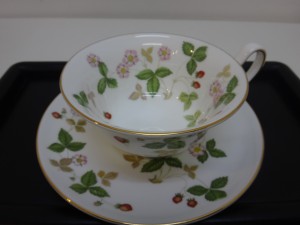 ブランド食器、頑張って買取ります！ガーデンモール木津川店です。