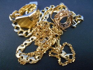 金の買取頑張ります 大吉フレンドマート八幡一ノ坪店