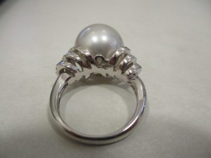 リング、ネックレス、ブレスレット、ブローチなど金を買取る、大吉　松戸店です。金以外にもプラチナ、銀、ダイヤモンド、貴金属、古銭、時計、ブランド、切手、金券、カメラ、携帯、テレカ等等幅広くお買取しているのが大吉松戸店です。「金」「買取」「松戸」で検索